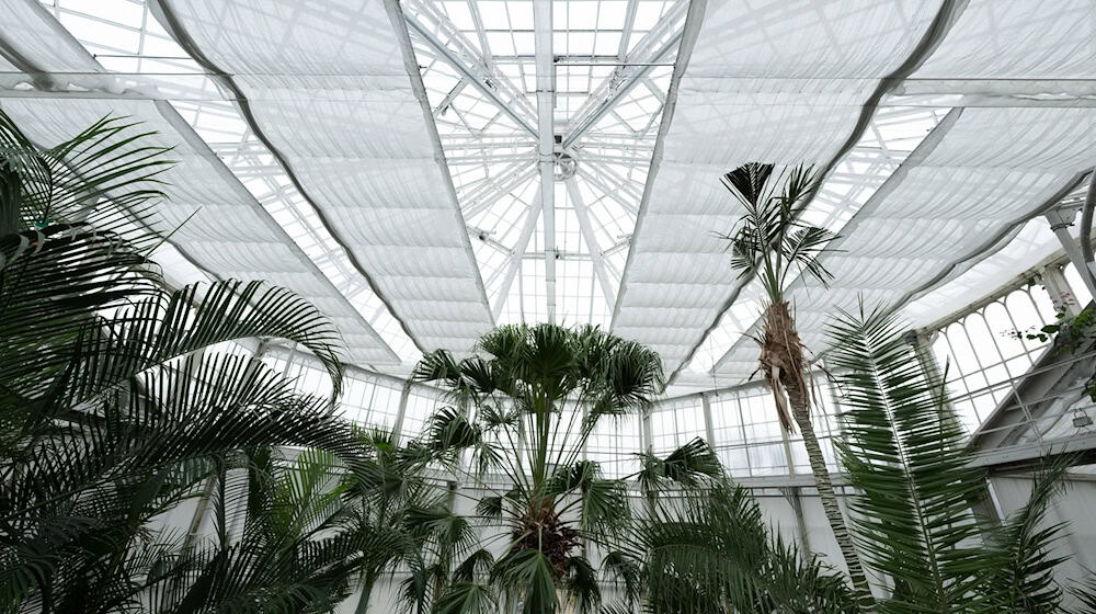 Der  Energieschirm besteht aus feuerfestem Kunststoffgewebe. / Foto: Sebastian Kahnert/dpa