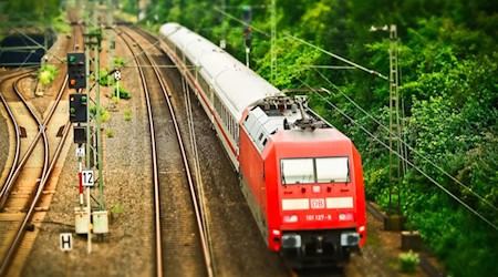 Symbolbild Eisenbahnstrecke / pixabay 652234