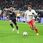 Antonio Nusa (RB Leipzig/r.) fällt verletzt aus. (Archivbild) / Foto: Jennifer Brückner/dpa