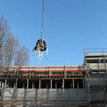 Die Richtkrone schwebt. Foto: Stadt Radebeul