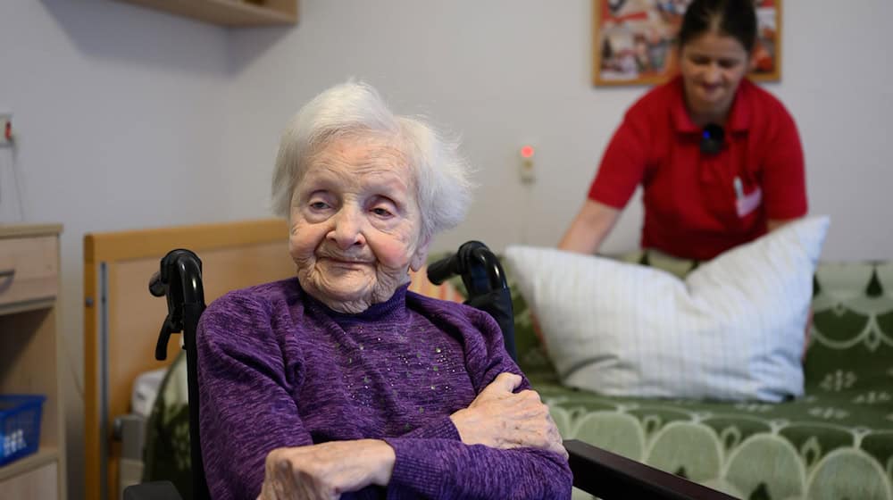 111-year-old Ilse Neumann from Taucha near Leipzig is probably the oldest woman in Saxony and one of the oldest people in Germany / Photo: Hendrik Schmidt/dpa