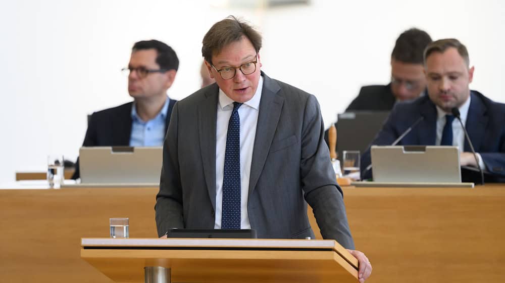 Saxony's Environment Minister Georg-Ludwig von Breitenbuch wants to make the state's water supply crisis-proof. / Photo: Robert Michael/dpa