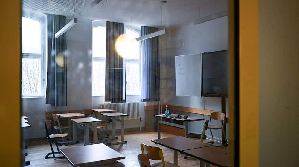 Aus Protest gegen die Wehrdienst-Pläne der schwarz-roten Koalition in Berlin wollen junge Menschen an diesem Freitag nicht in die Schule gehen, sondern auf den Straßen demonstrieren. (Symbolbild) / Foto: Jens Kalaene/dpa