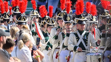 2027 wird der Tag der Sachsen erstmals im Juni gefeiert – und kehrt nach 30 Jahren nach Plauen zurück. (Archivbild) / Foto: Robert Michael/dpa
