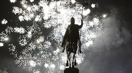 La ley que entró en vigor prohíbe, entre otras cosas, la venta de fuegos artificiales en mercados y puestos de venta ambulante. (Imagen de archivo) / Foto: Roman Vondrou/CTK/dpa