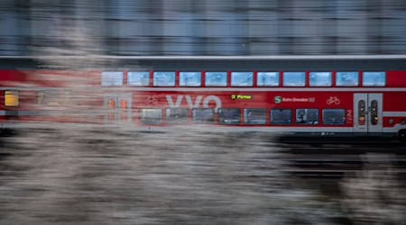 Die Verkehrsverbünde VVO und ZVON wollen zum 1. Januar 2026 zum neuen Verkehrsverbund Ostsachsen (ZVVO) fusionieren (Archivbild) / Foto: Robert Michael/dpa-Zentralbild/dpa