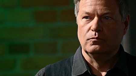 Die Staatsanwaltschaft Dresden stellt nach Zahlung einer Geldauflage das Verfahren gegen Robert Habeck endgültig ein. (Archivbild) / Foto: Sebastian Gollnow/dpa