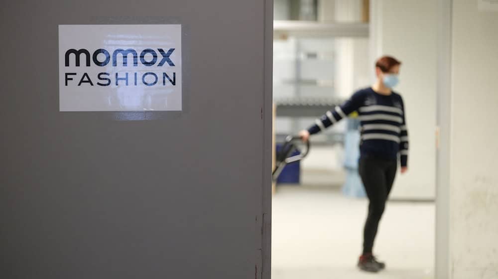 Die Gewerkschaft Verdi hat zum Warnstreik beim Online- und Versandhändler Momox in Leipzig aufgerufen. (Archvibild) / Foto: Sebastian Willnow/dpa-Zentralbild/dpa