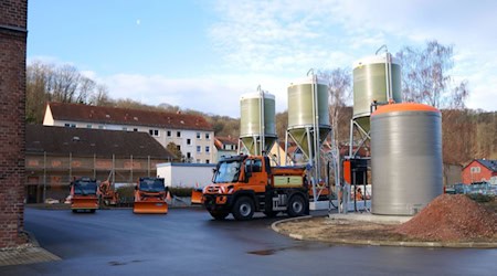 Moderne Fahrzeuge, drei neue Salzsilos und eine Solestation - der Bauhof ist für Eis und Glätte gewappnet. Foto: Stadt Meißen