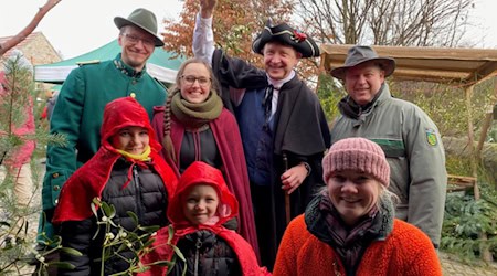 Der Marktvogt der Stadt Coswig mit seinem Gefolge war zur Wildweihnacht im Forsthaus Kreyern. Foto: Stadtverwaltung Coswig