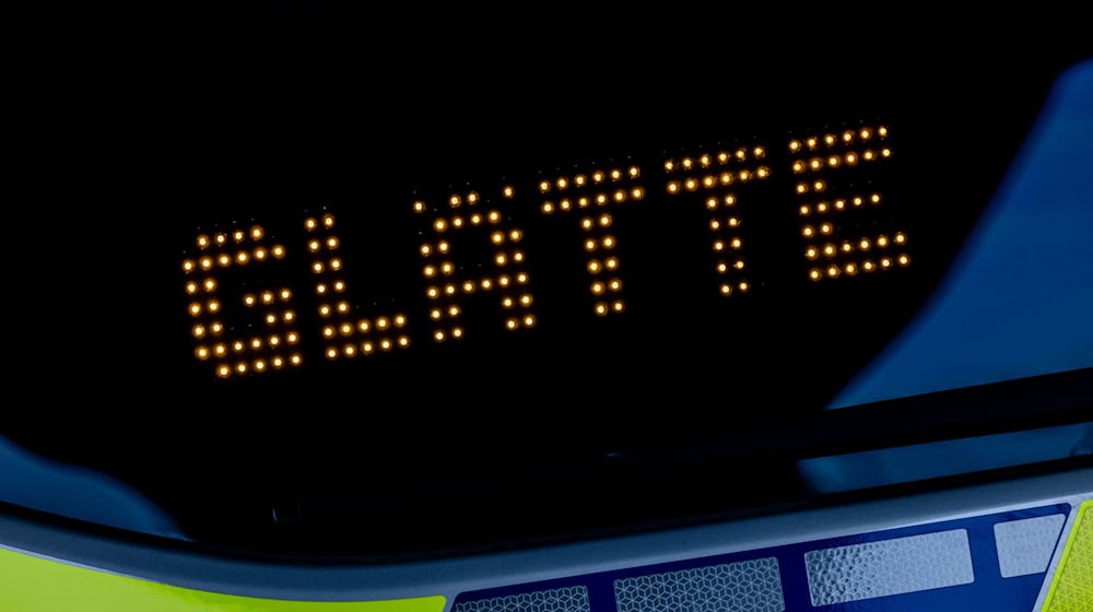 Zehntausende Euro Schaden sind durch Glätteunfälle auf sächsischen Straßen entstanden. (Symbolbild) / Foto: Rolf Vennenbernd/dpa