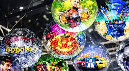 Disko-Kugeln mit Motiven der neuen Party Slots bei DIE SPIELBANK