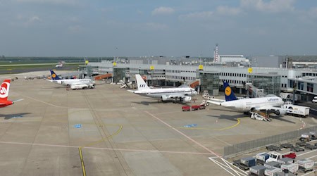 Symbolbild Flugverkehr / pixabay falco