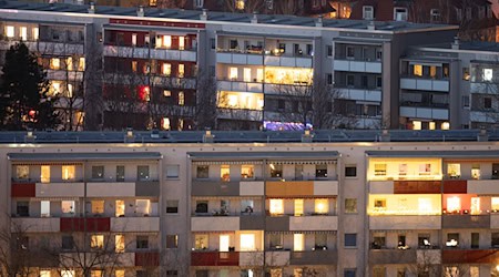Besonders der Ausbau der Chipindustrie treibt den Bedarf an Wohnraum in Dresden nach oben. (Symbolbild) / Foto: Sebastian Kahnert/dpa