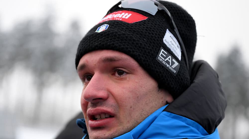 Tommaso Giacomel cries at the memory of his friend / Photo: Hendrik Schmidt/dpa
