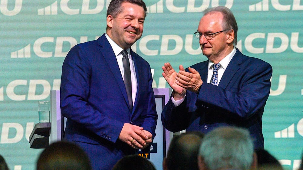 The discussion about the premature resignation of Minister President Haseloff (right) resonates at the closed meeting. (Archive photo) / Photo: Klaus-Dietmar Gabbert/dpa