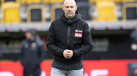 Trainer Alexander Schmidt übernimmt den Regionalligisten Chemie Leipzig. (Archivbild) / Foto: Sebastian Kahnert/dpa-Zentralbild/dpa