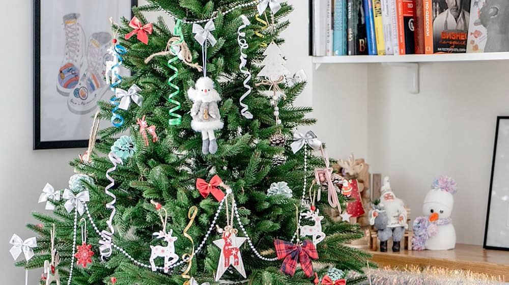 Symbolbild Weihnachtsbaum / pixabay OleksandrPidvalnyi