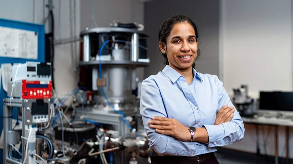 Aparajita Singha uses diamonds with defects as sensors at TU Dresden to measure magnetic signals of individual atoms. © TUD/Tobias Ritz