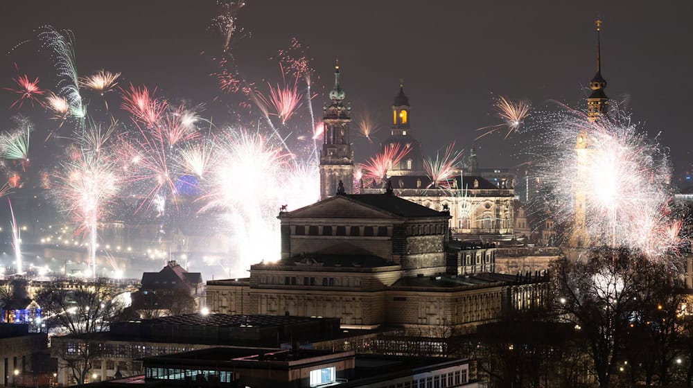 An Silvester rückte die Feuerwehr in Dresden zu gut einem Drittel weniger Einsätzen aus als im Vorjahr. / Foto: Sebastian Kahnert/dpa