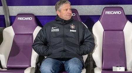  Michael Tarnat, Sport-Geschäftsführer von Erzgebirge Aue, hat Verstärkung für die Offensive geholt. (Archivbild) / Foto: Matthias Koch/dpa