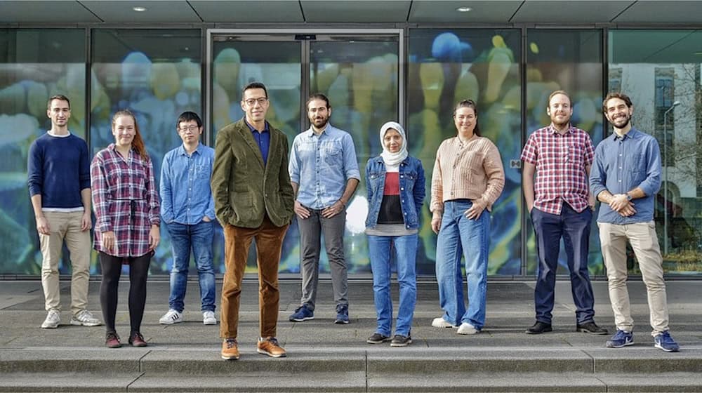 Dr. Mohamed Elgendy (4th from left) and his research group. © MSNZ