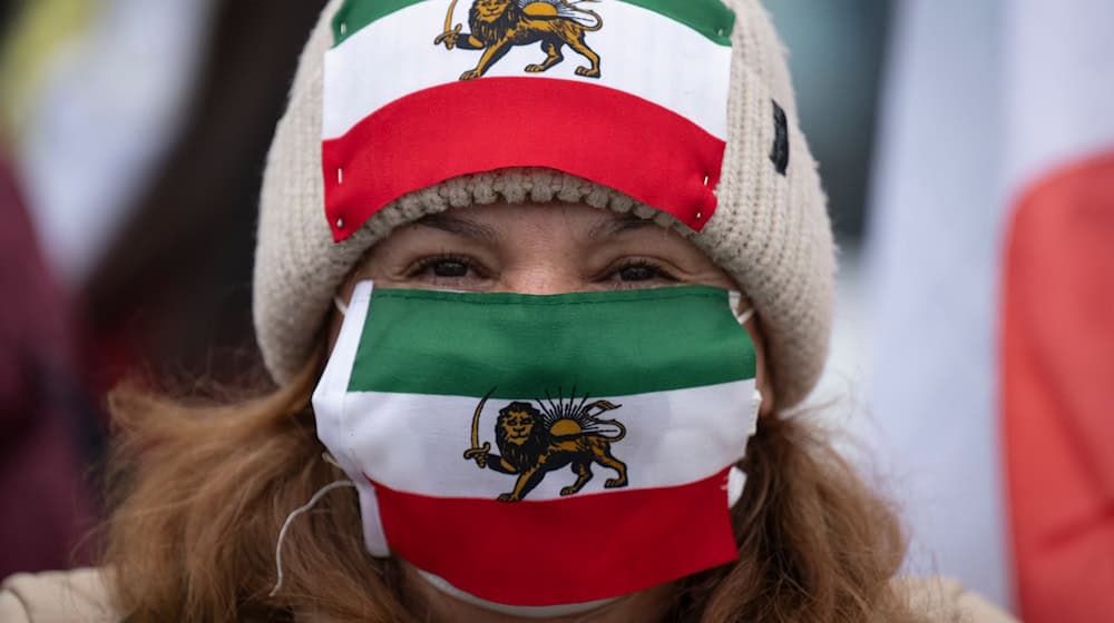 The Saxon Refugee Council and the Green Party are calling for a ban on the deportation of asylum seekers from Iran. (Symbolic image) / Photo: Boris Roessler/dpa