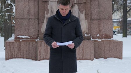 Oberbürgermeister Markus Renner (m.) bei seiner Gedenkrede. Foto: Stadt Meißen