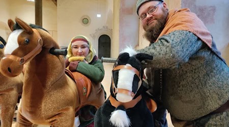 Baina Graftu hat die Schlosspferde gesattelt. Foto: Schloss Rochlitz