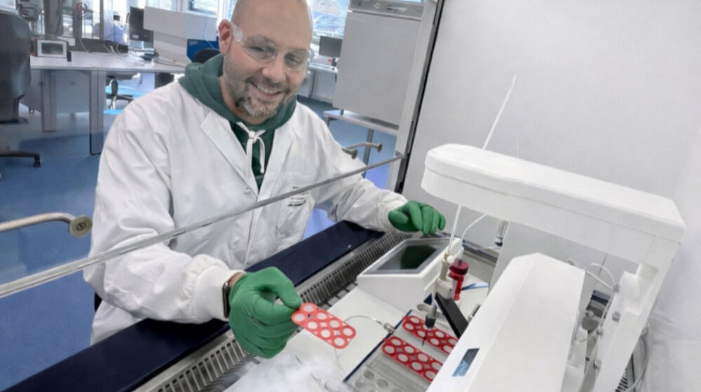 Manual processes still dominate the freezing of cells and complex tissues. A new development from Dresden aims to solve the problem. Fraunhofer IWS