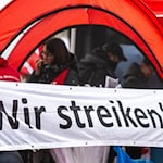 Beschäftigte fordern bessere Bezahlung und sichere Arbeitsbedingungen im Bildungssektor. (Archivbild)  / Foto: Kristin Schmidt/dpa-Zentralbild/dpa