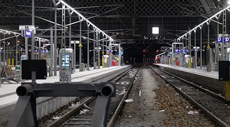 Nothing will work on the tracks at Dresden Central Station until Monday morning / Photo: Robert Michael/dpa
