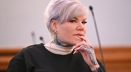 Hitlergruß auf der Bühne: Melanie Müller legt Revision gegen Urteil ein. (Archivbild) / Foto: David Hammersen/dpa