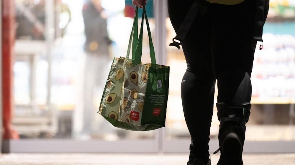 El ambiente en el comercio minorista del este de Alemania ha mejorado ligeramente (imagen simbólica) / Foto: Sebastian Kahnert/dpa