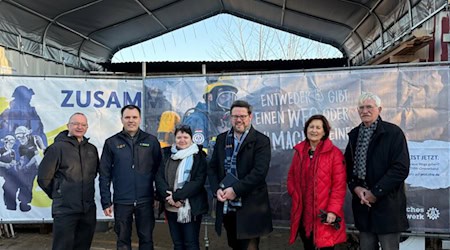 Das Foto vor dem Zelt zeigt v. l. n. r.: Dr. Sven Eppingen MdL, Fabian Schulz, Dr. Katja Schröter, Lars Rohwer MdB, Bianca Erdmann-Reusch, Dr. Ulrich Reusch. Foto: CDU Radebeul