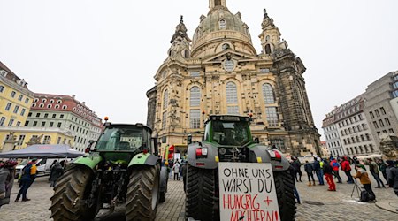 Farmers in Dresden called for uniform product standards and origin labels as part of the Mercosur agreement. / Photo: Robert Michael/dpa