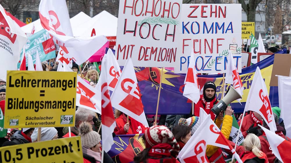 Die Zahl der Teilnehmer ist vor der Kundgebung am Postplatz in Dresden am Freitagmorgen noch ungewiss. (Symbolbild) / Foto: Sebastian Kahnert/dpa