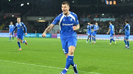 Mateusz Zukowski brachte Magdeburg per Abstauber in Führung / Foto: Swen Pförtner/dpa