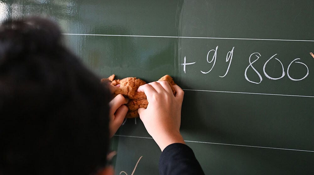 According to estimates, at least one child per class finds arithmetic particularly difficult. (Symbolic image) / Photo: Bernd Weißbrod/dpa