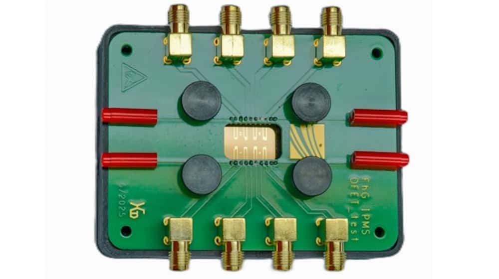 The new measuring adapter from Fraunhofer IPMS Dresden can contact and test up to eight material samples simultaneously. © Fraunhofer IPMS