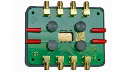 Der neue Messadapter des Fraunhofer IPMS Dresden kann bis zu acht Materialproben gleichzeitig kontaktieren und prüfen. © Fraunhofer IPMS