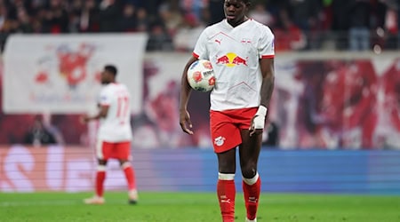 Castello Lukeba of RB Leipzig is out for the next two games. (Archive picture) / Photo: Jan Woitas/dpa