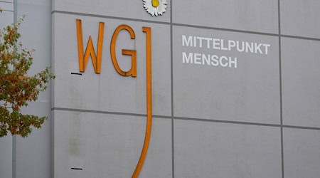 Die sächsischen Wohnungsgenossenschaften sehen sich beim Neubau von stark gestiegenen Preisen ausgebremst (Archivbild). / Foto: Robert Michael/dpa