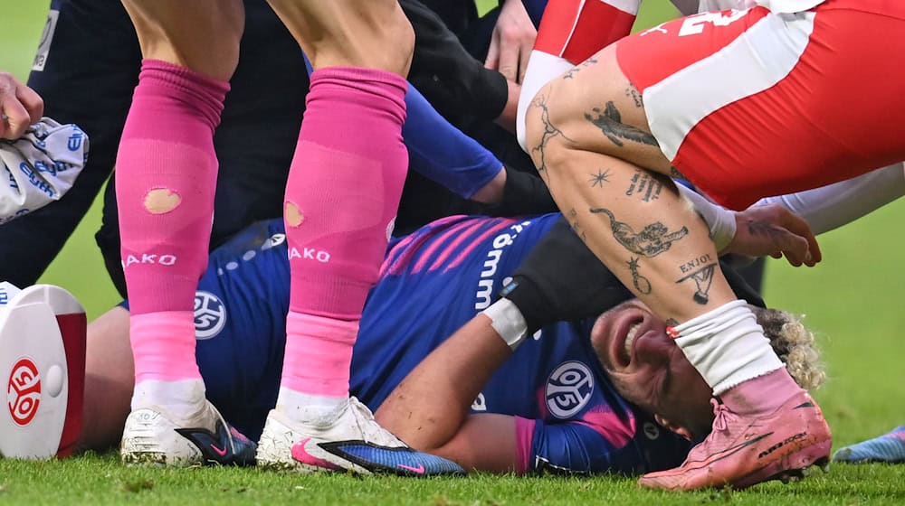 Benedict Hollerbach injures himself without any influence from the opponent / Photo: Jennifer Brückner/dpa