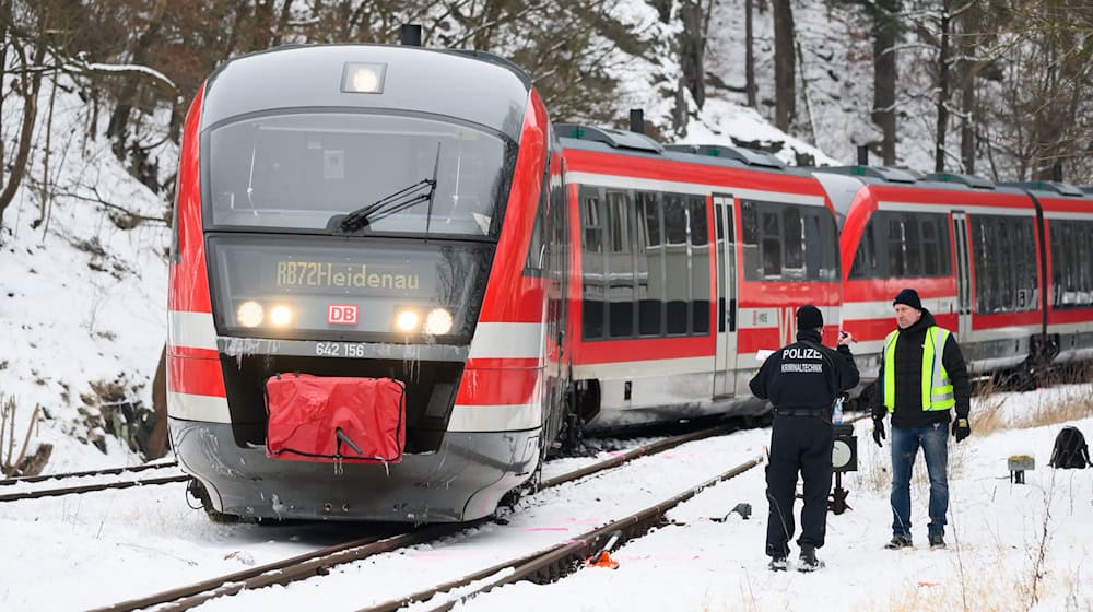 Bei Schnee und Eis ist eine Regionalbahn entgleist. (Archivfoto) / Foto: Robert Michael/dpa
