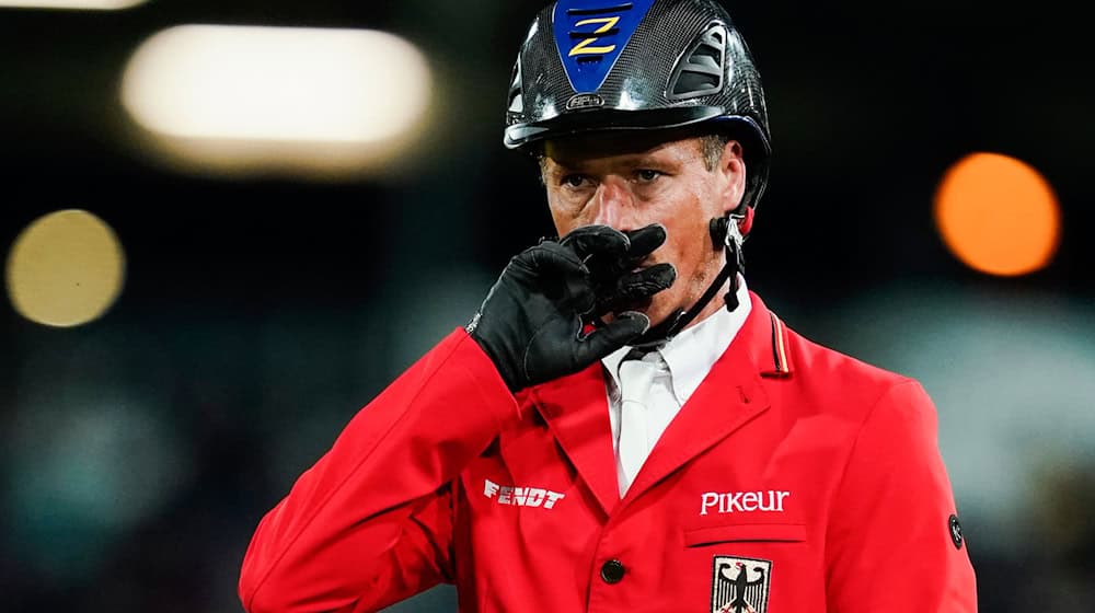 Mourning his horse D'Aganix: Christian Ahlmann. (Archive picture) / Photo: Uwe Anspach/dpa