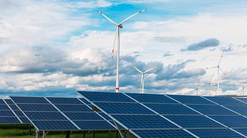 Wind- und Sonnenenergie bei Streumen. Foto: Sachsen-Energie