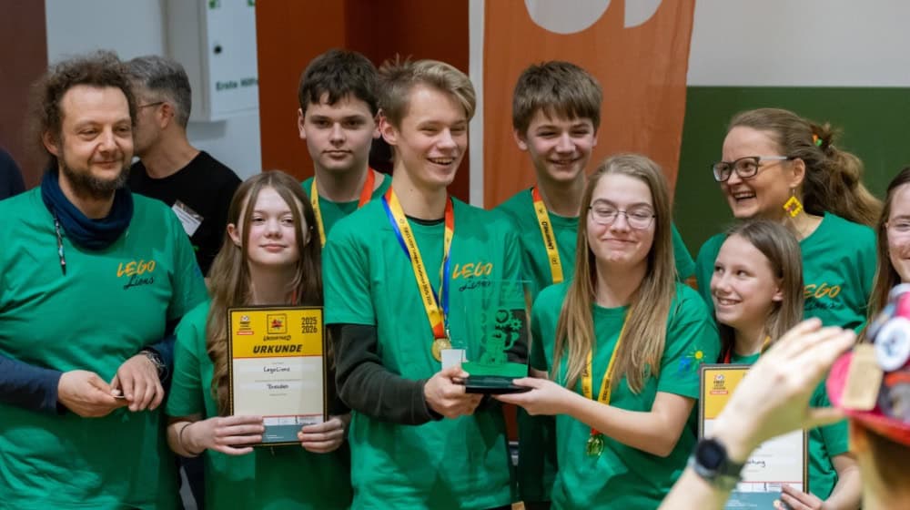 Ein Pokal für Coswiger Schüler. Foto: Stadtverwaltung Coswig