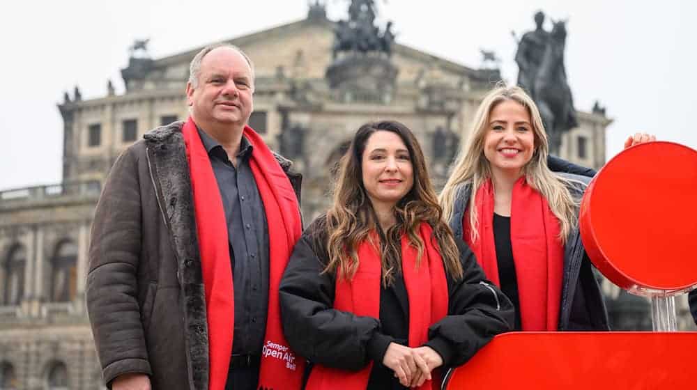 Around 10,000 fans are once again expected to attend the open-air ball in front of the Semperoper on February 6. / Photo: Robert Michael/dpa