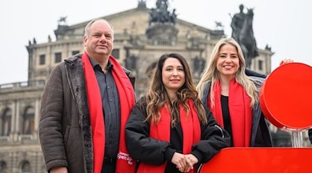 Zum Open-air-Ball vor der Semperoper werden am 6. Februar erneut rund 10.000 Fans erwartet. / Foto: Robert Michael/dpa